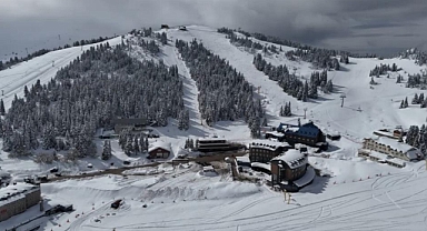 Uludağ'da Nisan Ayında Kar Sürprizi: Kayak Sezonu 12 Nisan'a Uzatıldı