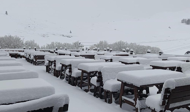 Uludağ’da Nisan Ayında Kar Sürprizi: Zirve Beyaza Büründü