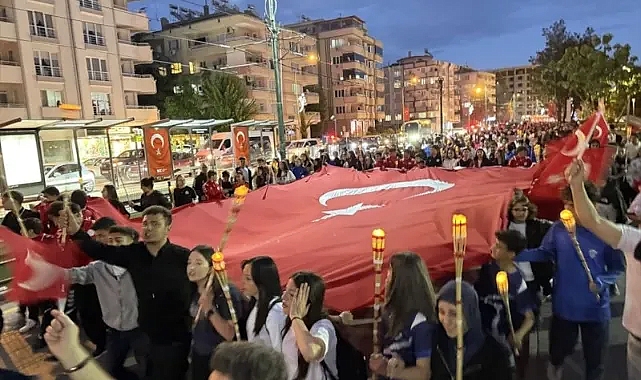 19 Mayıs Coşkusu Türkiye’nin Dört Bir Yanında Fener Alaylarıyla Kutlandı