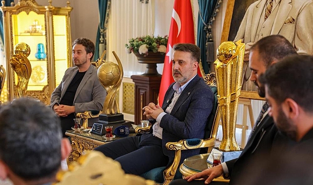 Bursa Büyükşehir Belediyespor Kadın Hentbol Takımı Sezonu 3 Kupayla Tamamladı