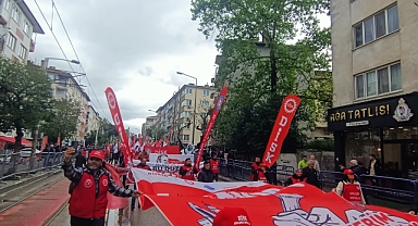 Bursa’da 1 Mayıs’ta Kürsüden Mesaj: “Birleşe Birleşe Kazanacağız!”