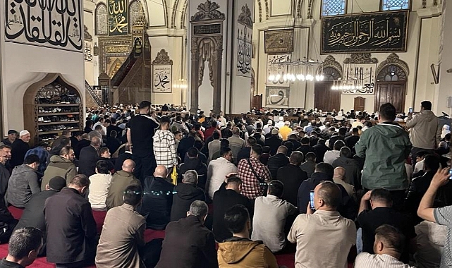 Bursa'da bayram coşkusu tarihi camilerde yaşandı