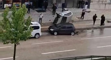 Bursa'da kontrolden çıkan otomobil takla attı