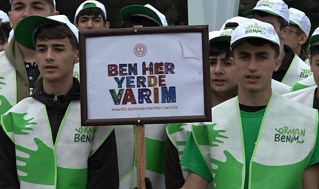 Bursa’da Öğrenciler ve Yetkililer Ormanlık Alanda Çöp Topladı