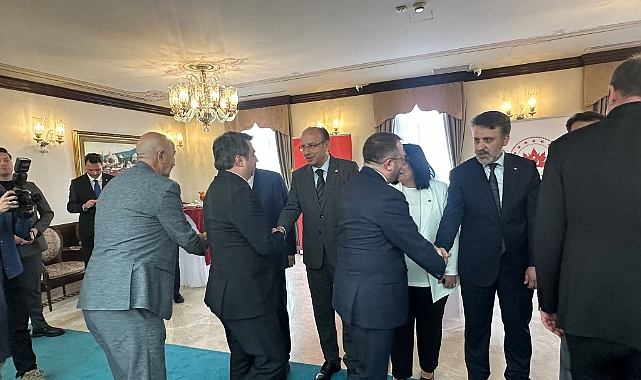 Bursa Protokolü Bayramda Tek Yürek! Heykel’de Güç Gösterisi