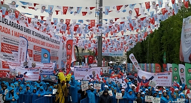 HAK-İŞ’in 1 Mayıs Buluşması Bursa’da Gerçekleştirildi: Emek, Dayanışma ve Küresel Mesajlar Öne Çıktı