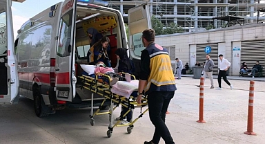 İnegöl’de Balkon Kazası: Üzerine Mermer Düşen Çocuk Ağır Yaralandı