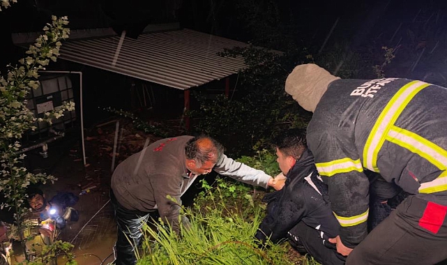 İnegöl Sel Felaketi: Mahsur Kalan Çiftlik Sahibi ve Köpeği Kurtarıldı