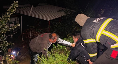 İnegöl Sel Felaketi: Mahsur Kalan Çiftlik Sahibi ve Köpeği Kurtarıldı