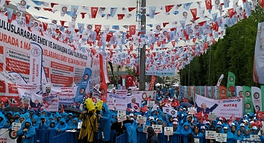 Yağmura Meydan Okuyan Emekçiler Bursa’da: 1 Mayıs’ta Binlerce Kişi Tek Yürek!