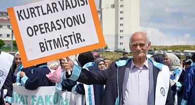 71 Yaşında Üniversite Bitirdi