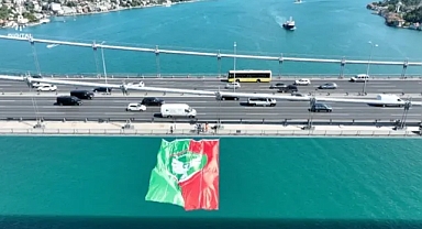 Amedspor bayrağı Fatih Sultan Mehmet Köprüsü’ne asıldı