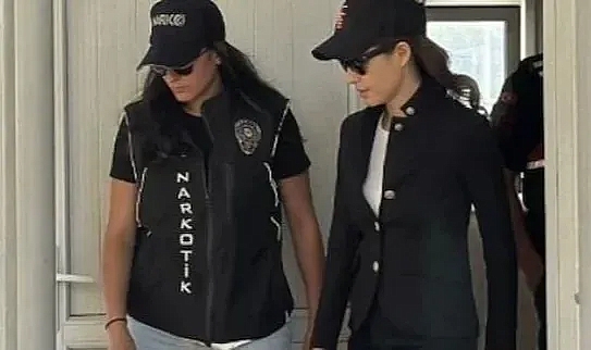 Beren Saat Uyuşturucu Operasyonunda Sağlık Kontrolünde Görüntülendi