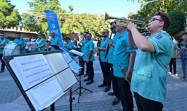 Bursa Büyükşehir Bandosu Gazi Orhan Parkı’nda Vatandaşlarla Buluşuyor 