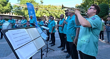 Bursa Büyükşehir Bandosu Gazi Orhan Parkı’nda Vatandaşlarla Buluşuyor 