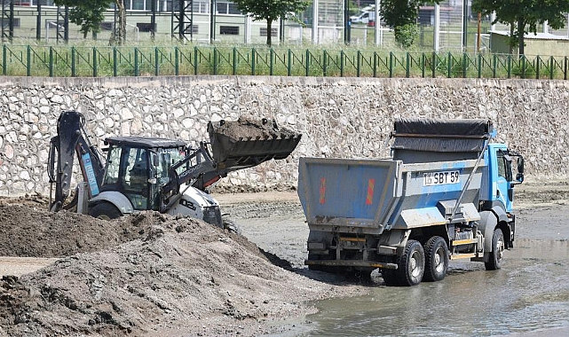 Bursa Büyükşehir Belediyesi’nden Nilüfer Çayı’nda Kapsamlı Temizlik Çalışması