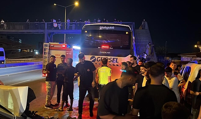 Bursa’da Alkollü Sürücü Dehşeti: Servis Otobüsüne Çarpan Otomobil Hurdaya Döndü, 6 Yaralı 