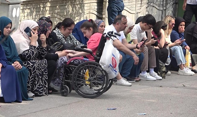 Bursa’da LGS Heyecanı Başladı: Binlerce Öğrenci Hayalindeki Lise İçin Ter Döktü