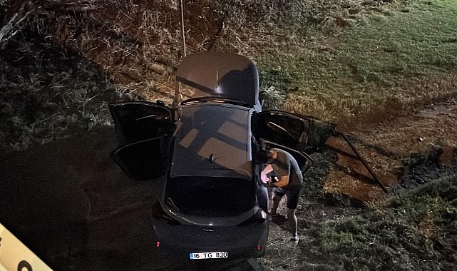 Bursa’da navigasyon kazası: Dereye uçan otomobilde genç sürücü yaralandı