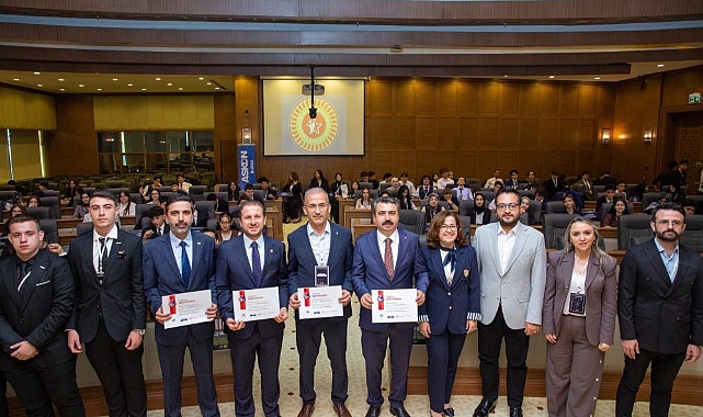 Bursa’da Parlamenter Meclis Simülasyonu: 180 lise öğrencisi meclis deneyimi yaşıyor