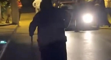 Bursa’da Sokak Ortasında Sopalı Kavga! Tekme ve Tokatlar Havada Uçuştu