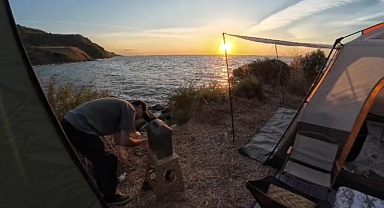 Bursa Mudanya’da Kamp Alanına Giren Çakal Ekmeği Kapıp Kaçtı