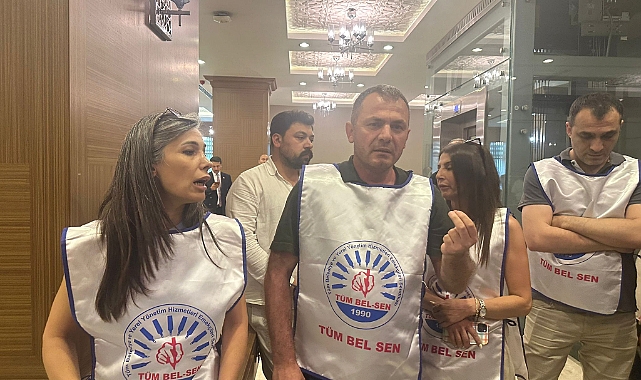 Büyükşehir Meclisi'nde Gergin Dakikalar: Protestocu Grup Salondan Çıkarıldı