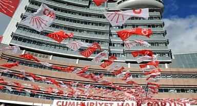 CHP’de Grup Toplantısı Öncesi Gerginlik: Partililer Arasında Sözlü Tartışma 