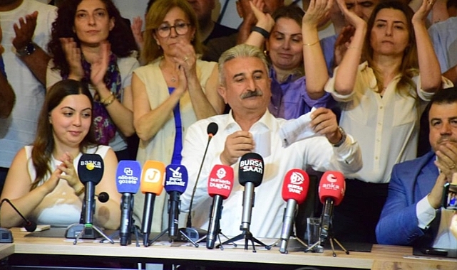 CHP’de kriz büyüyor: Nihat Yeşiltaş görevden alınma kararını yırttı