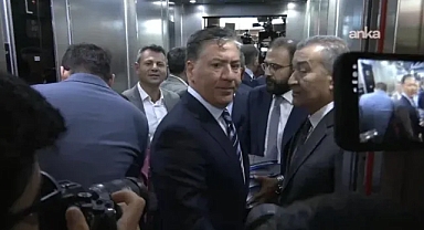 CHP’de Olağanüstü Kurultay İmzaları Genel Merkez’e Teslim Edildi