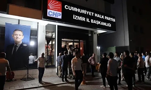 CHP İzmir’de Koltuk Krizi: İl Başkanlığı Binasında Arbede Yaşandı