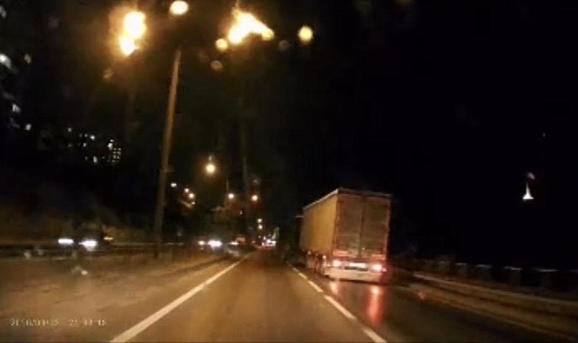 Gemlik-Bursa Yolunda Tır Kazası: Bursa İstikameti Trafiğe Kapandı