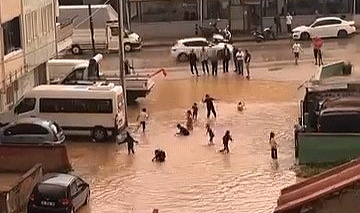 İnegöl’de Sağanak ve Dolu Hayatı Olumsuz Etkiledi: Yollar Göle Döndü