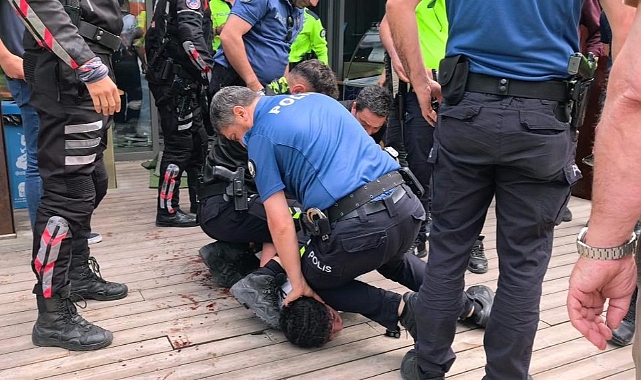 İnegöl’de Yol Verme Kavgası Kanlı Bitti: 4 Kişi Bıçaklandı, 1 Polis Yaralandı