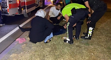 İnegöl motosiklet kazasında yaralanan gencin elini annesi bir an olsun bırakmadı 