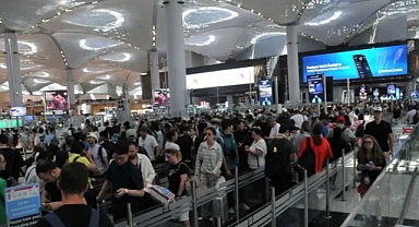 Karne Sonrası İstanbul Havalimanı’nda Tatil Yoğunluğu: Aileler Yola Çıktı 