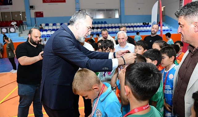 Kestel’de Okul Sporları Ödül Töreni! 10 Branşta Yarışan Öğrencilere Forma ve Ödüller Verildi 