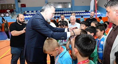 Kestel’de Okul Sporları Ödül Töreni! 10 Branşta Yarışan Öğrencilere Forma ve Ödüller Verildi 