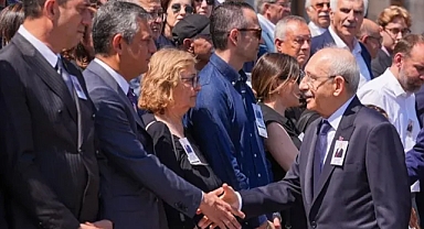 Kılıçdaroğlu ve Özgür Özel Cenazede Bir Araya Geldi: CHP’de Kritik Görüşme Dikkat Çekti