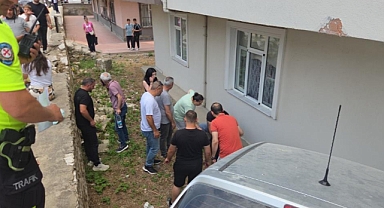 Orhangazi’de Feci Kaza: Apartman Bahçesine Uçan Otomobilde Anne ve 3 Oğlu Ölümden Döndü