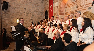 Osmangazi Belediyesi Türk Halk Müziği Topluluğu’ndan Duygu Dolu Dönem Sonu Konseri