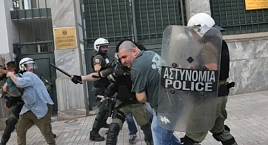 Uluslararası Af Örgütü’nden Yunanistan Raporu: “Polis Protestolarda Orantısız Güç Kullanıyor”