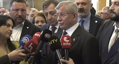 Ahmet Davutoğlu'ndan Yeni Parti İddialarına İlk Değerlendirme
