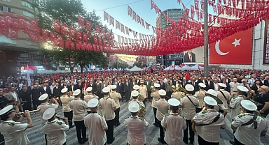 Bursa 15 Temmuz’da tek yürek oldu: Binlerce kişi demokrasi nöbetinin 10. yılında meydanlara aktı