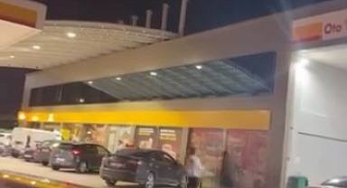 Bursa'da Akaryakıt İstasyonunda Sopalı Kavga Kamerada