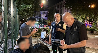 Bursa’da huzur operasyonu! 14 aranan şahıs yakalandı, 724 bin lira ceza kesildi