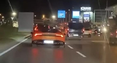 Bursa'da Lamborghini Dehşeti! Makas Atarken Çarptı, Kaçtı