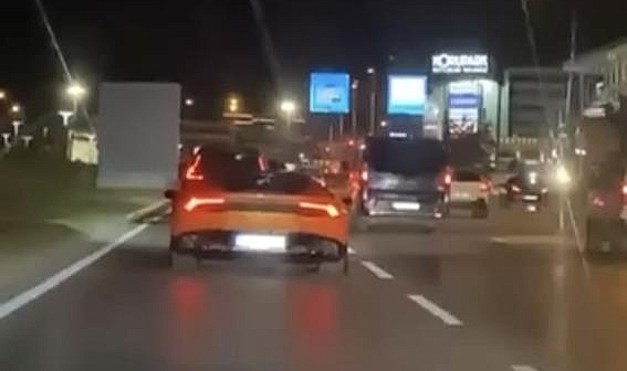 Bursa'da Lamborghini Dehşeti! Makas Atarken Çarptı, Kaçtı