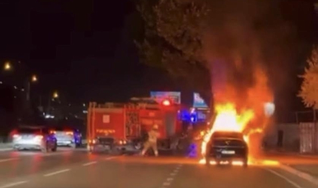 Bursa'da Seyir Halindeki Otomobil Alev Alev Yandı