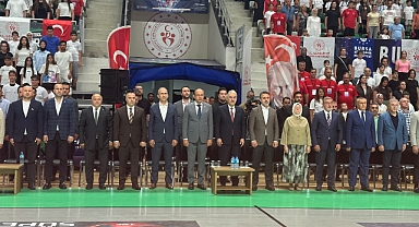 Bursa'da Yaz Spor Okulları Coşkulu Törenle Açıldı: Binlerce Çocuk Yaz Tatilini Sporla Geçirecek